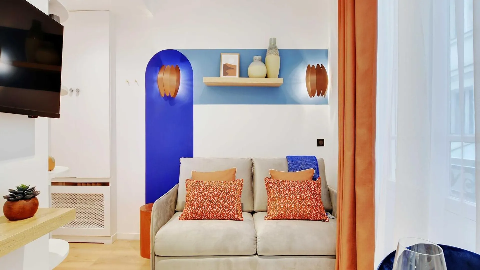 Cozy Parisian 2P Studio In The Prestigious 8Th contacts